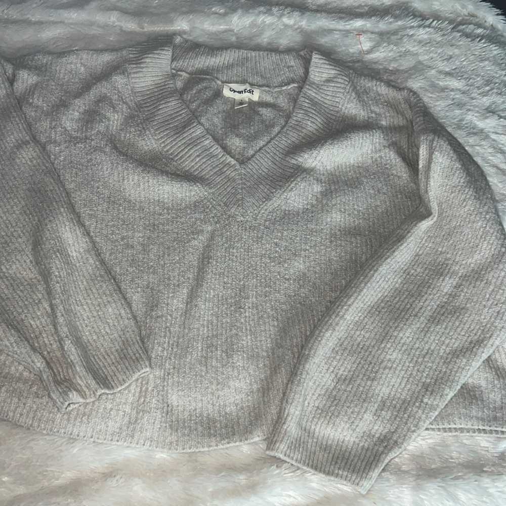 Open edit beautiful cream color v neck crop sweater.